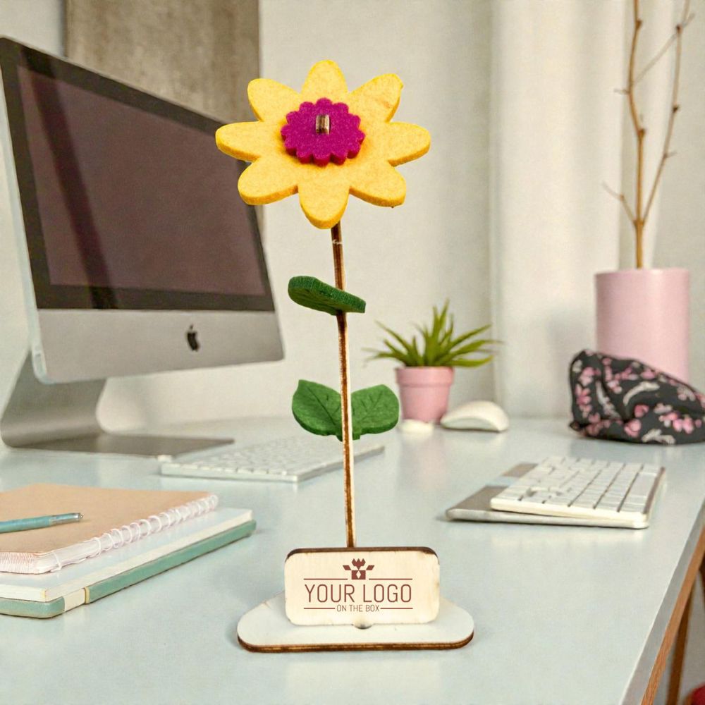 Happy Blooms - One & only 'Your logo' - geel