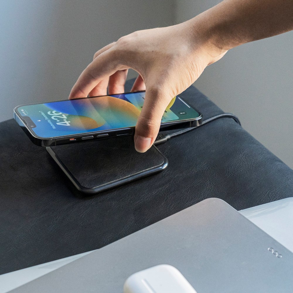 2259 | Xoopar Iné Wireless Fast Charger - Recycled Leather 15W